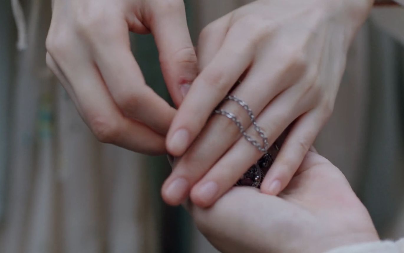 张慧雯指如削葱根大概说的就是她吧