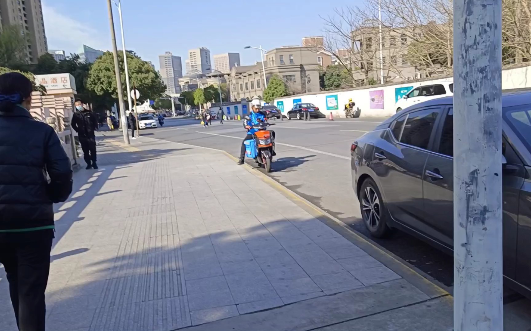 安亭地铁站 新源路 泽普路一角