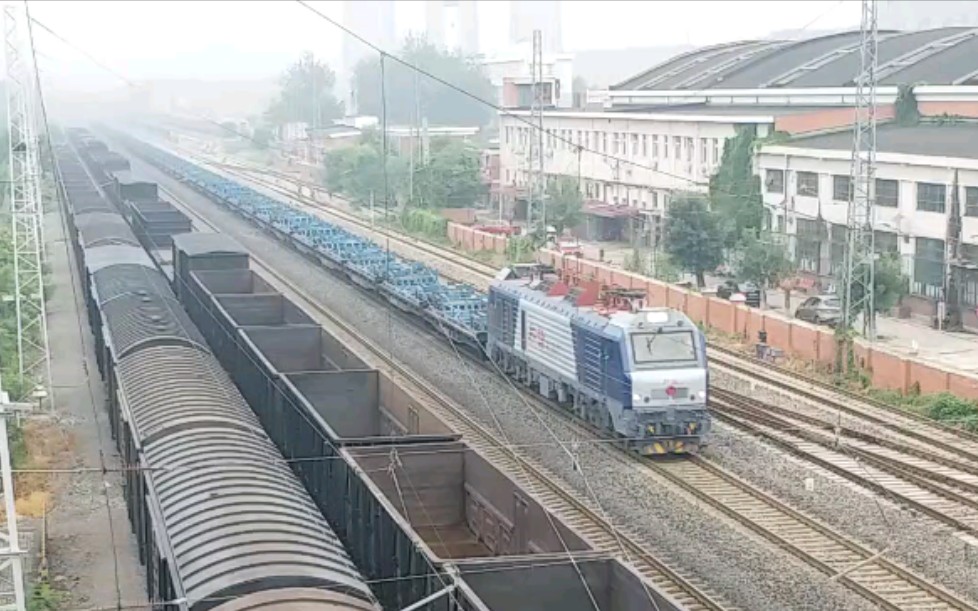 京局唐段hxd2b牵引sp(石平)88953次(钢卷运输车)通过天津站四号楼天津