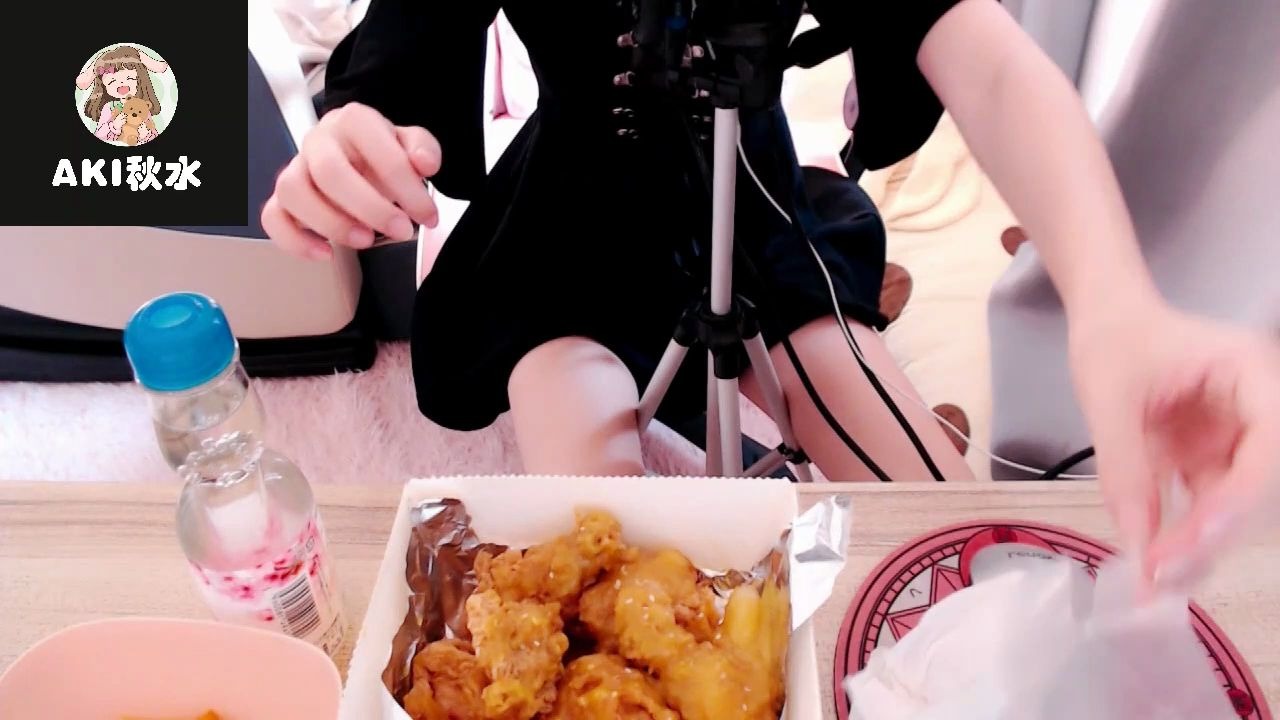 助眠-aki秋水吃炸鸡-超满足的咀嚼音