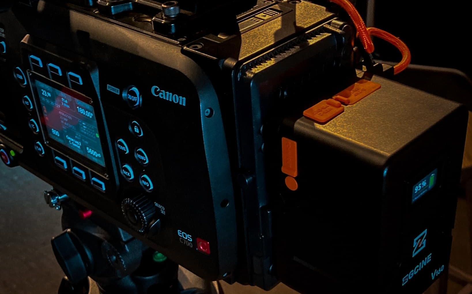 设置佳能 eos c700摄影机,使用zgcine zg-v160v口电池和 md-p4 d-tap