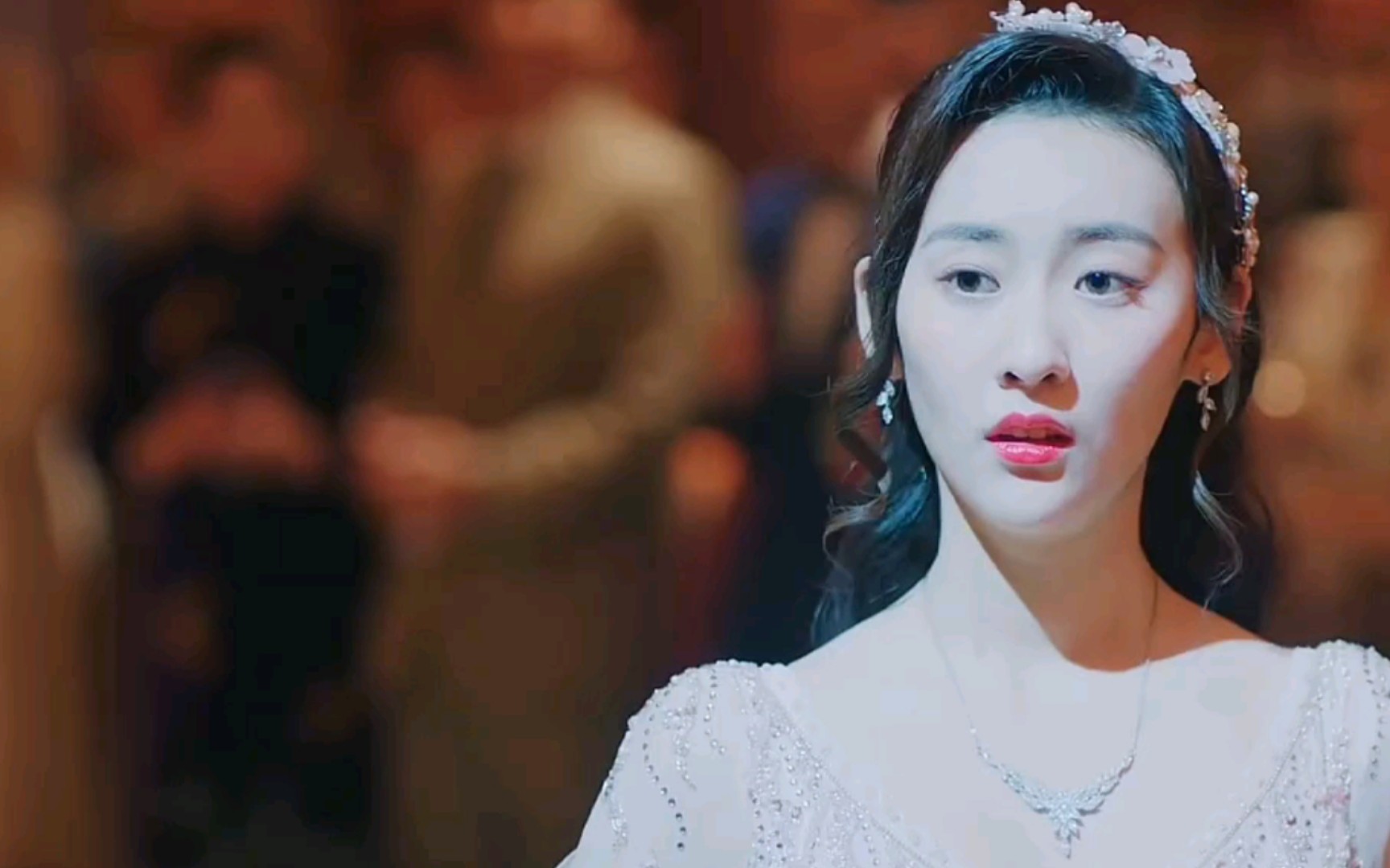 村姑受邀请参加聚会,结果惊艳所有人