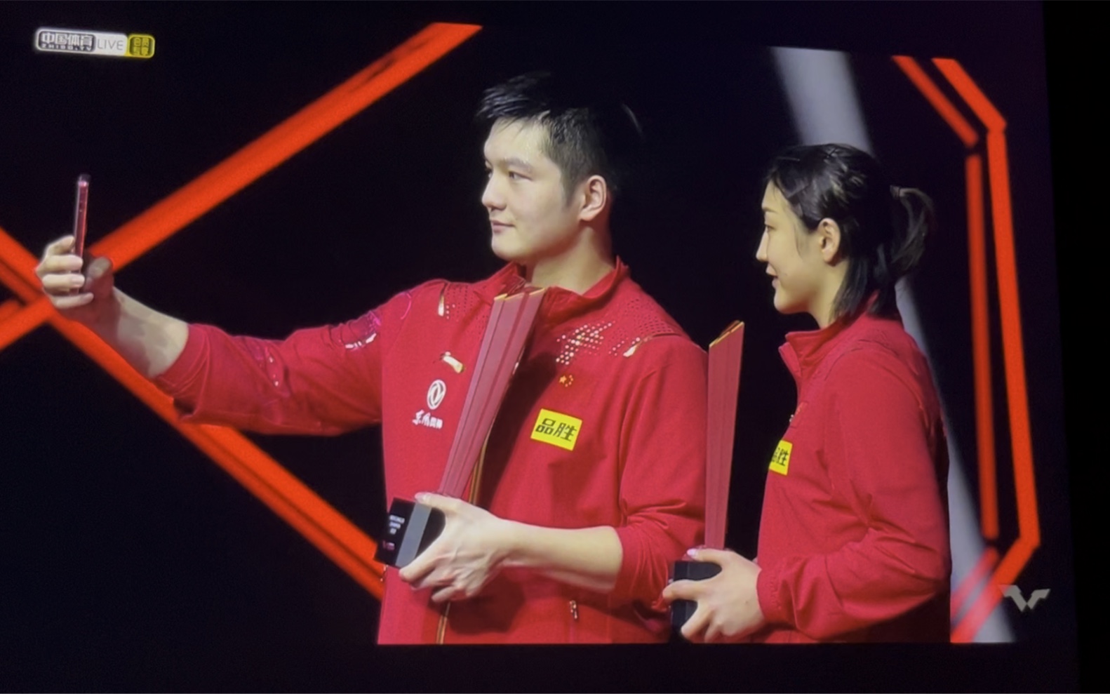 首届wtt新加坡大满贯赛事男单女单冠军樊振东先生和陈梦女士