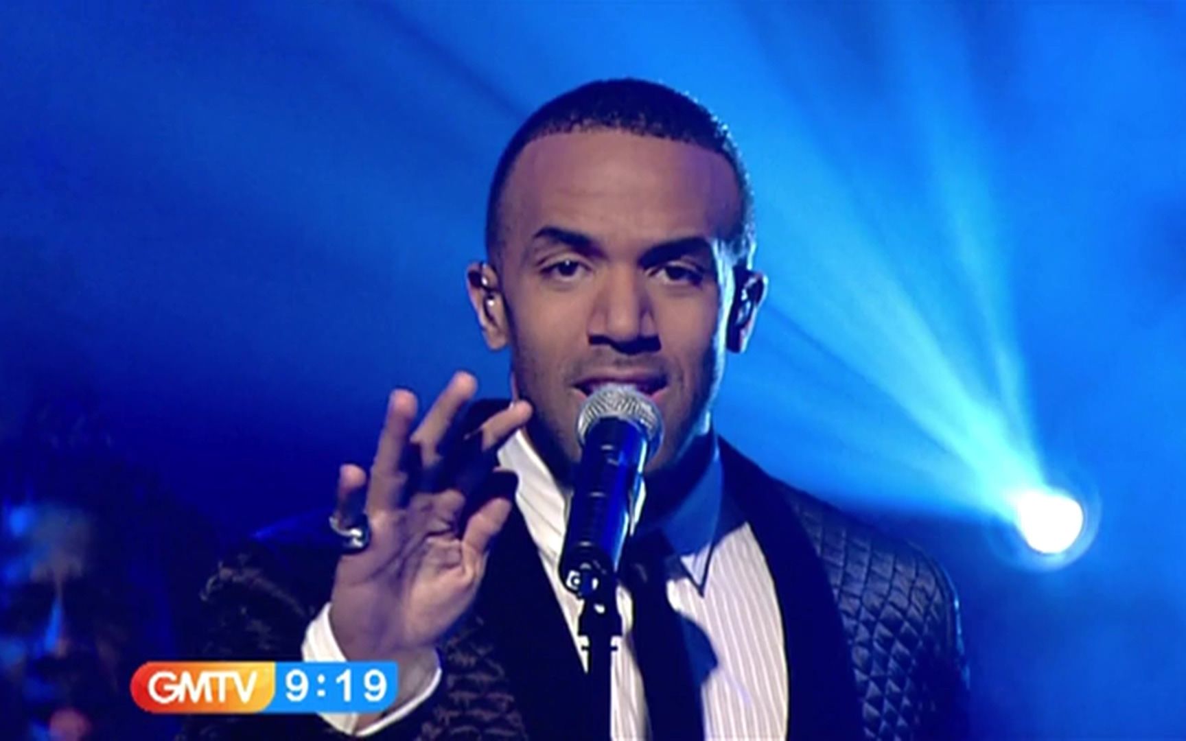 [图]Craig David - All Alone Tonight (Stop, Look, Listen) Live GMTV 2010