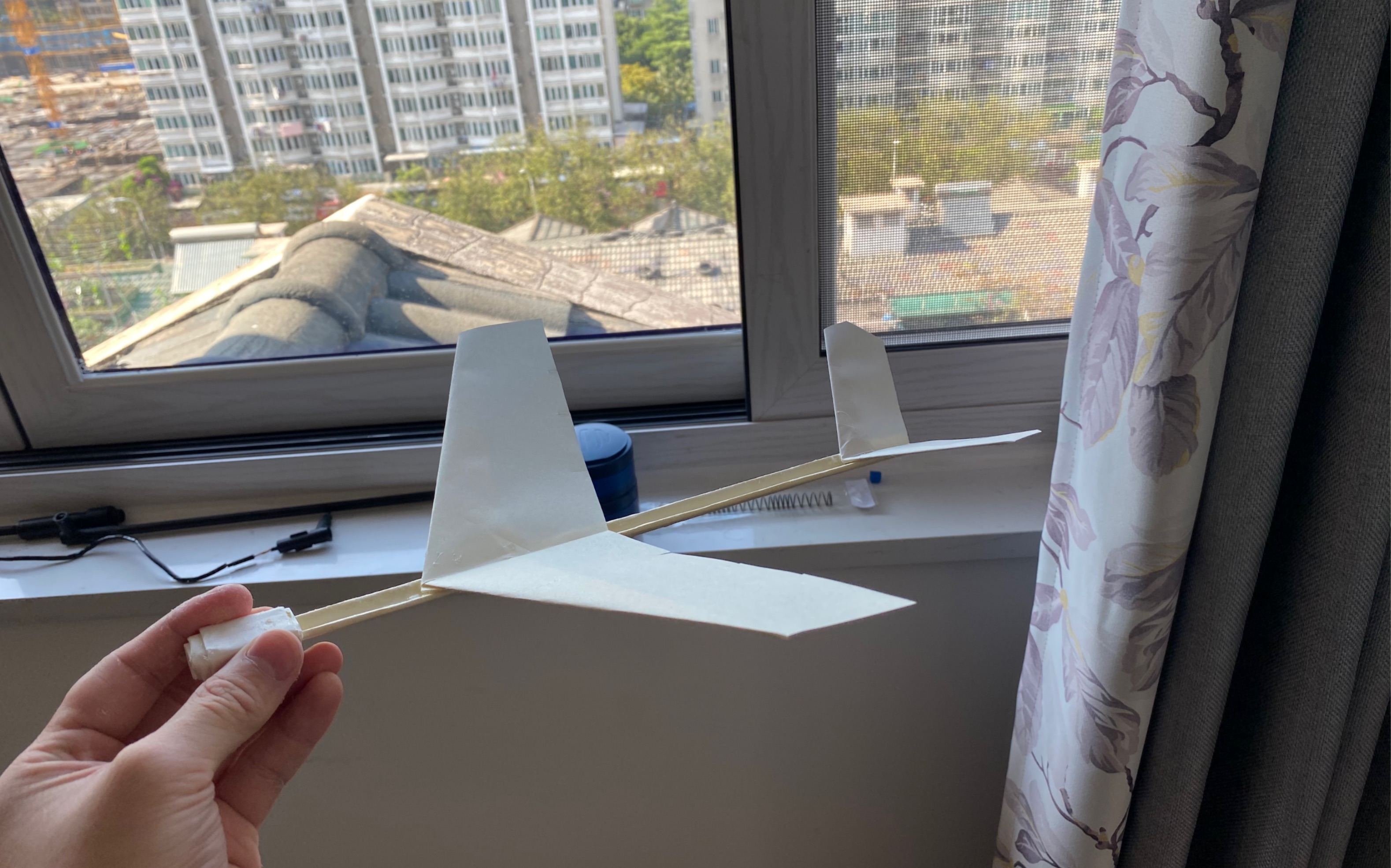 来做个组合纸飞机看看