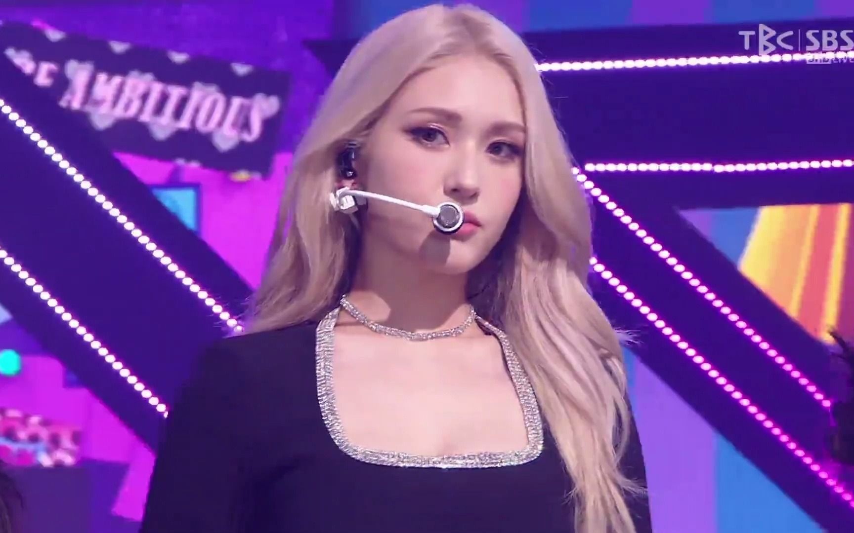 somi美女的新歌最新舞台混剪