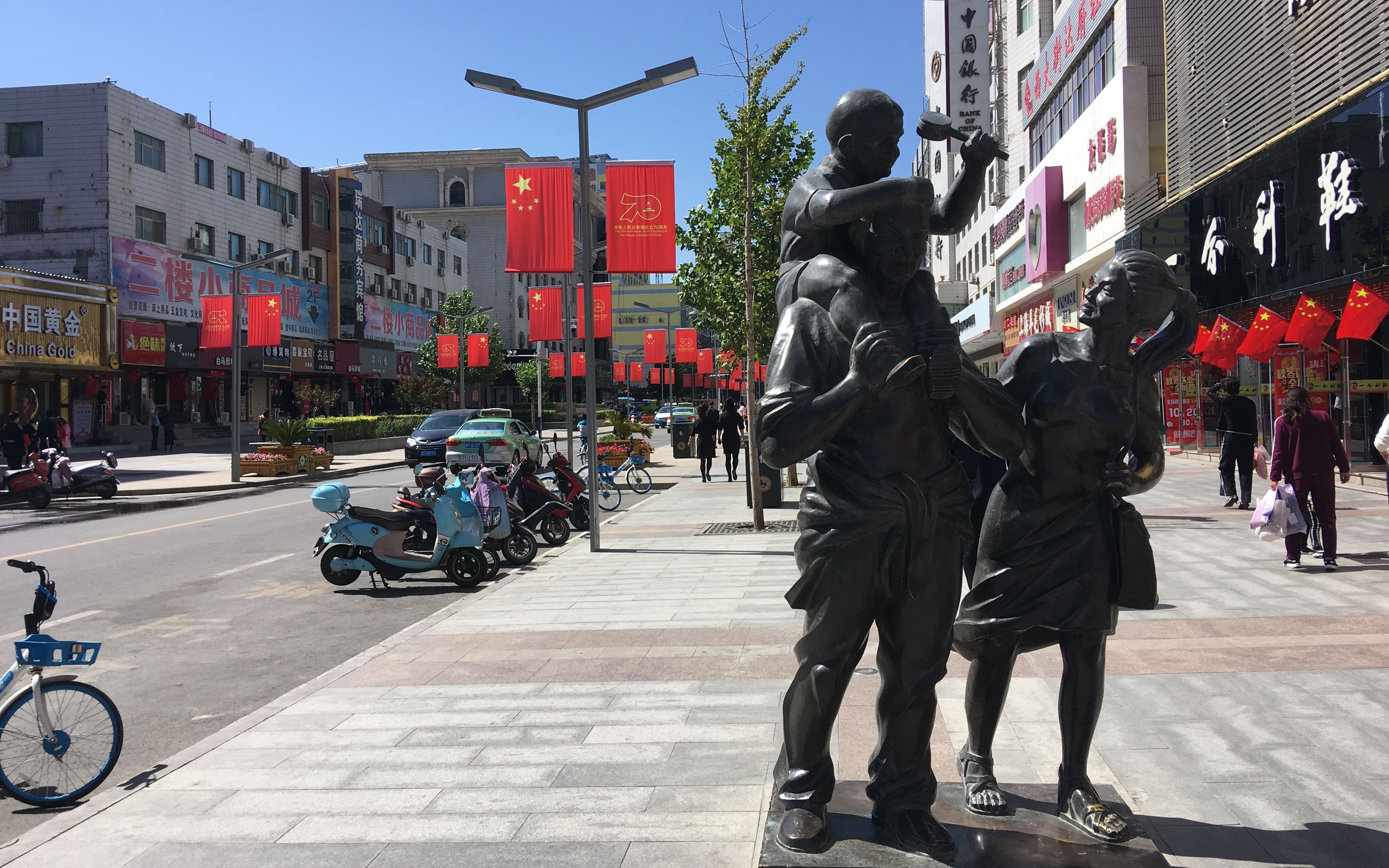 甘肃武威步行街,一条独特的步行街居然可以通汽车