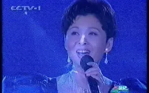 Descargar video: 2001 元旦晚会 董文华 在那银色的月光下