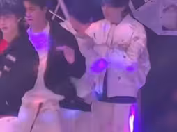 论芬达双vo在per跳舞的时候在干嘛😂