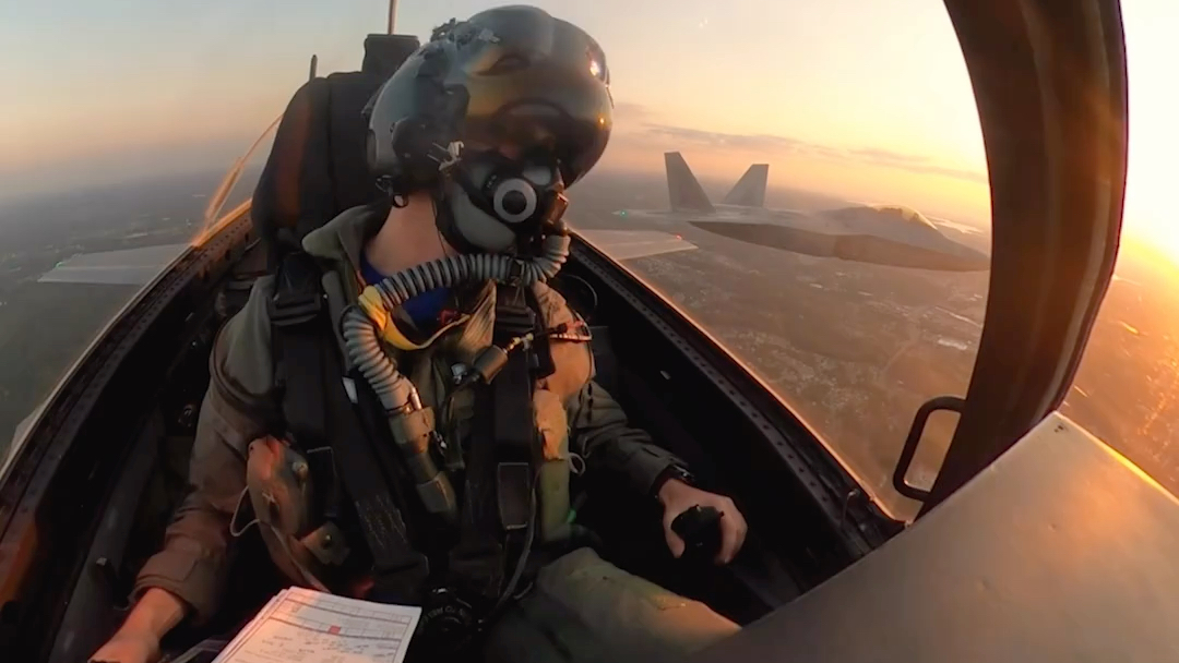 f-35a 演示队指挥官,女飞 克里斯汀·沃尔夫少校