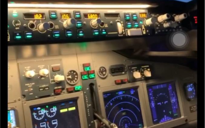 波音737800ng驾驶舱内部灯光测试