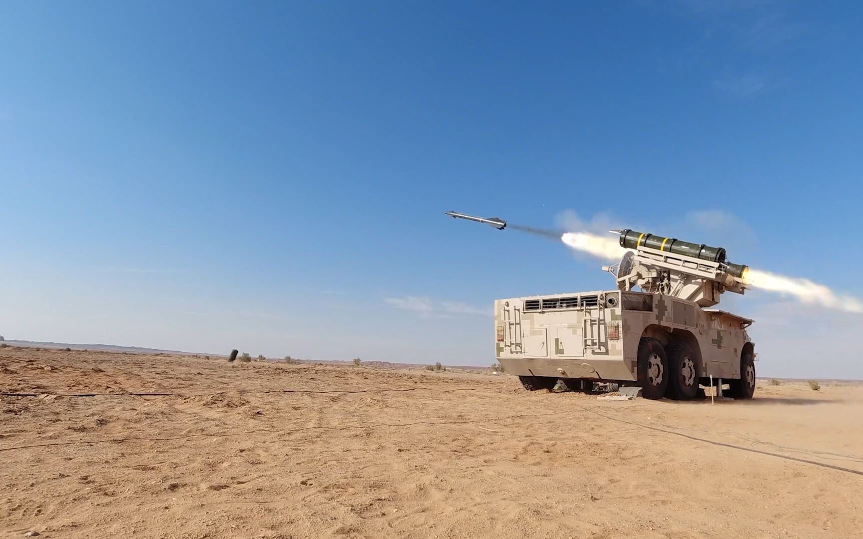 这就是压制力!防空武器火力全开!