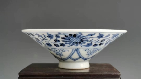 婷窑元青花斗笠杯