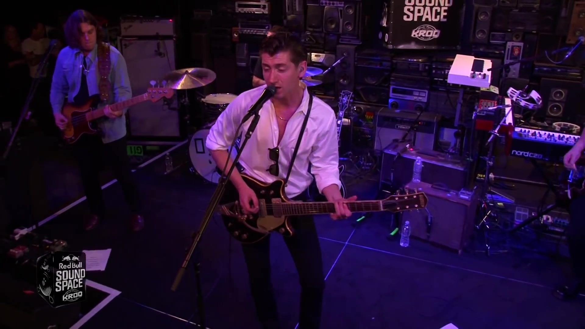 [图]Arctic Monkeys - R U Mine (Live)