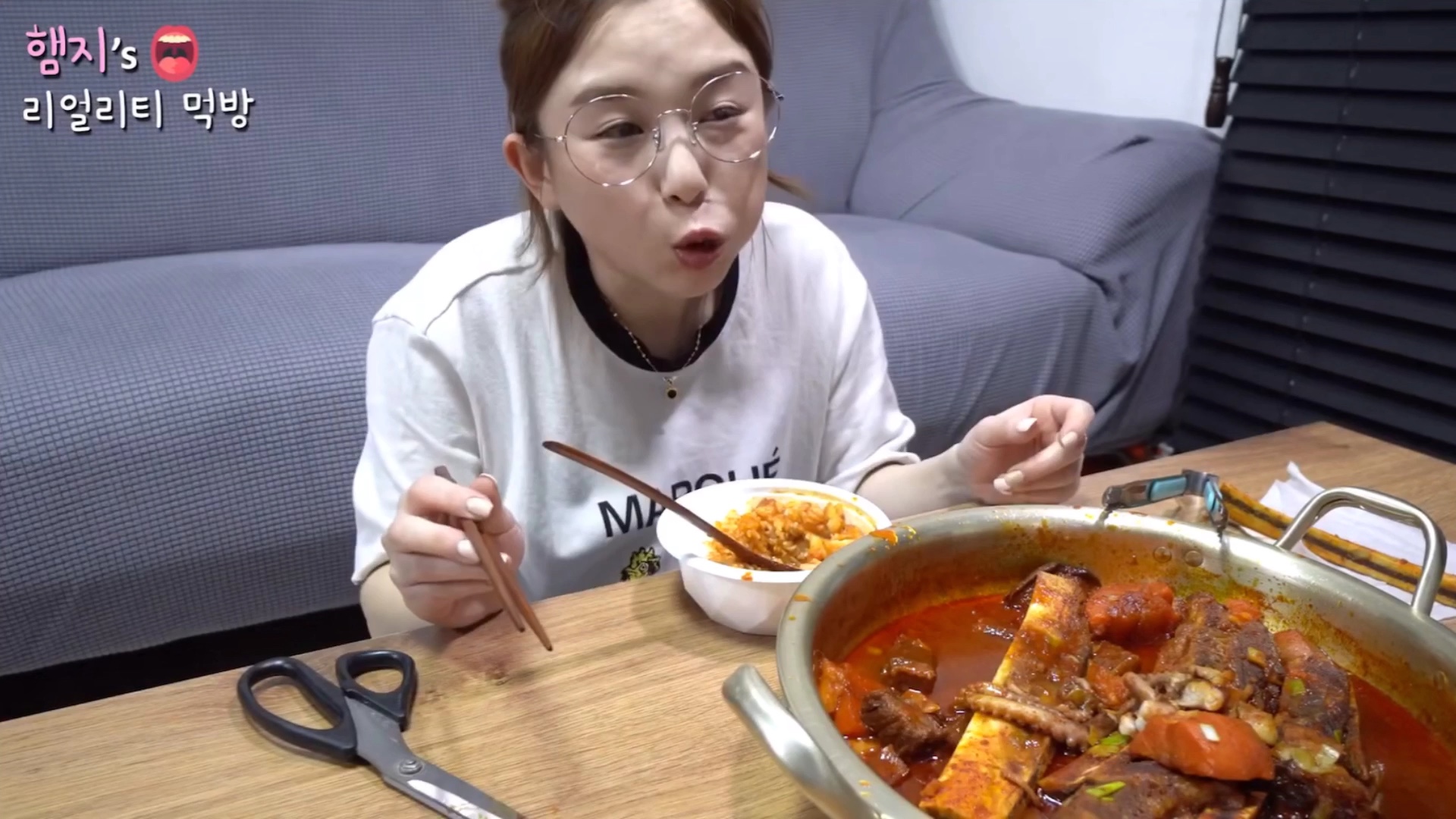 韩国吃播hamzy小姐姐吃播大胃王吃播炖排骨咀嚼声转自微博