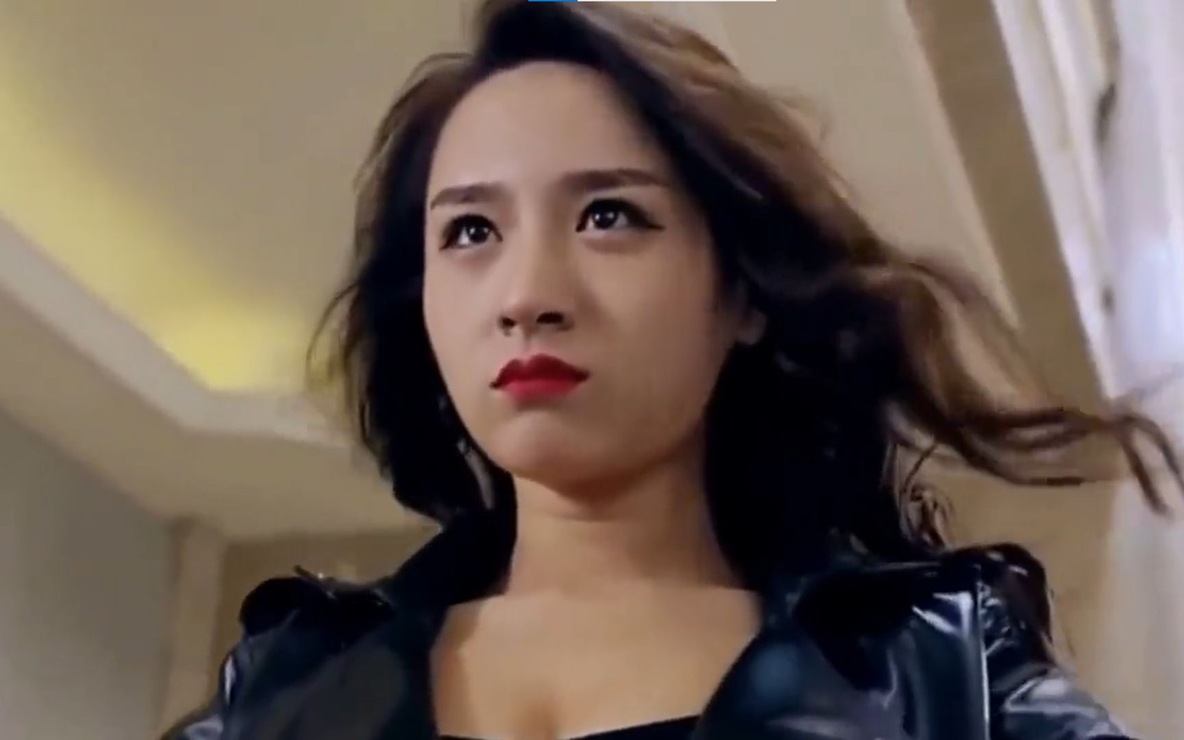 俩美女光顾打架,忘了看衣服了,丢人丢大了!女人打架爆笑场面