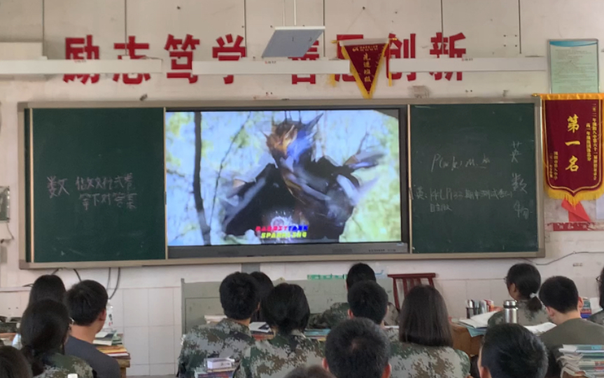 [图]物理老师继续奖励学生看假面骑士，学生都想变身了