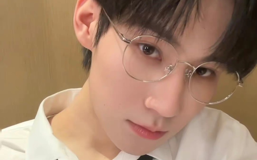 【张真源】禁欲清纯钓系反差感猫猫,诱惑人在线发疯