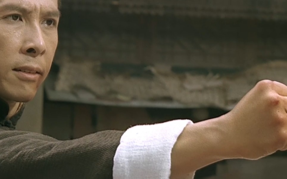 叶问1-第三集:日军占领佛山,叶问在擂台上击败三浦后,中冷q跌落擂台