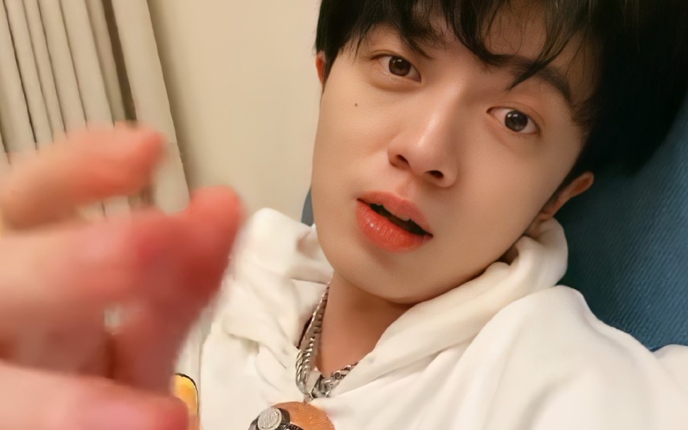 姜云升唱歌,可爱又搞笑,还自己和声,有亿点点好听呐