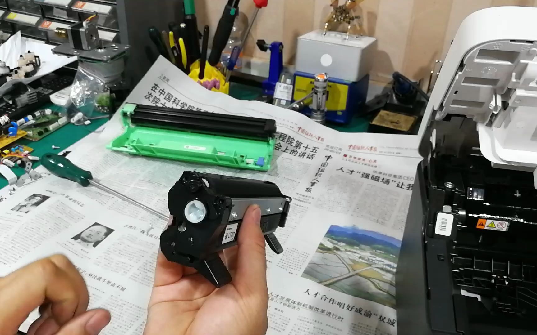 联想2206w打印机，叹号灯每两秒左右闪一次，换粉也不行。怎么办