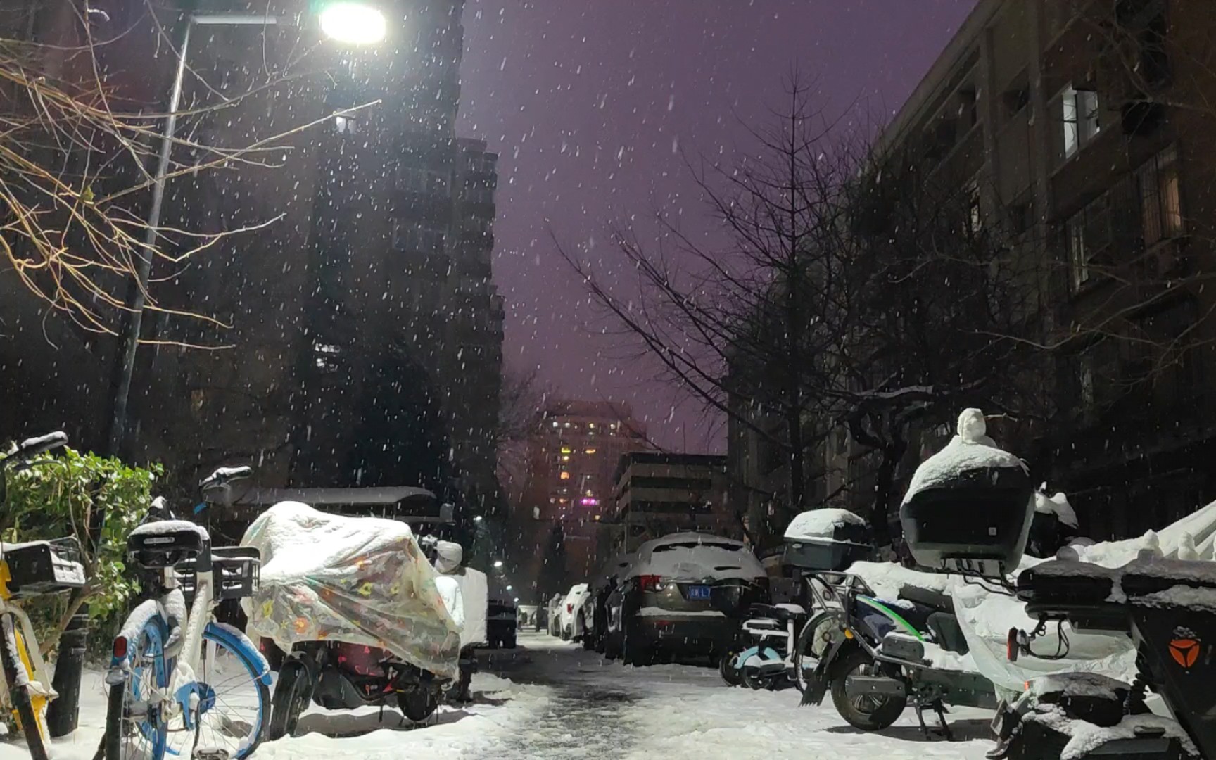 北京雪夜微醺烟火气