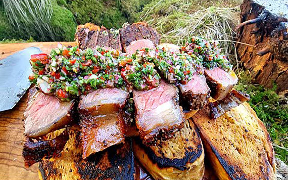 [图]野食天花板！户外沉浸式煎牛排、烤面包，一咬肉汁四溢！