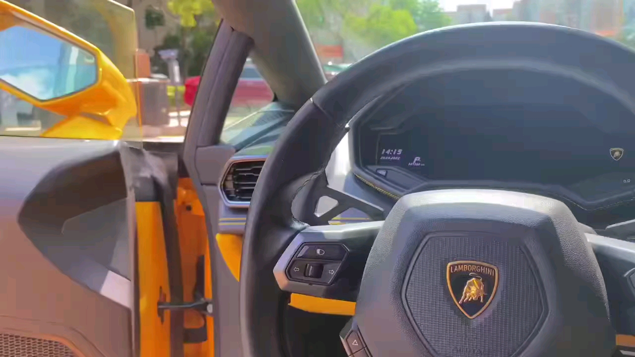 开车出去玩了(*^ω^*)