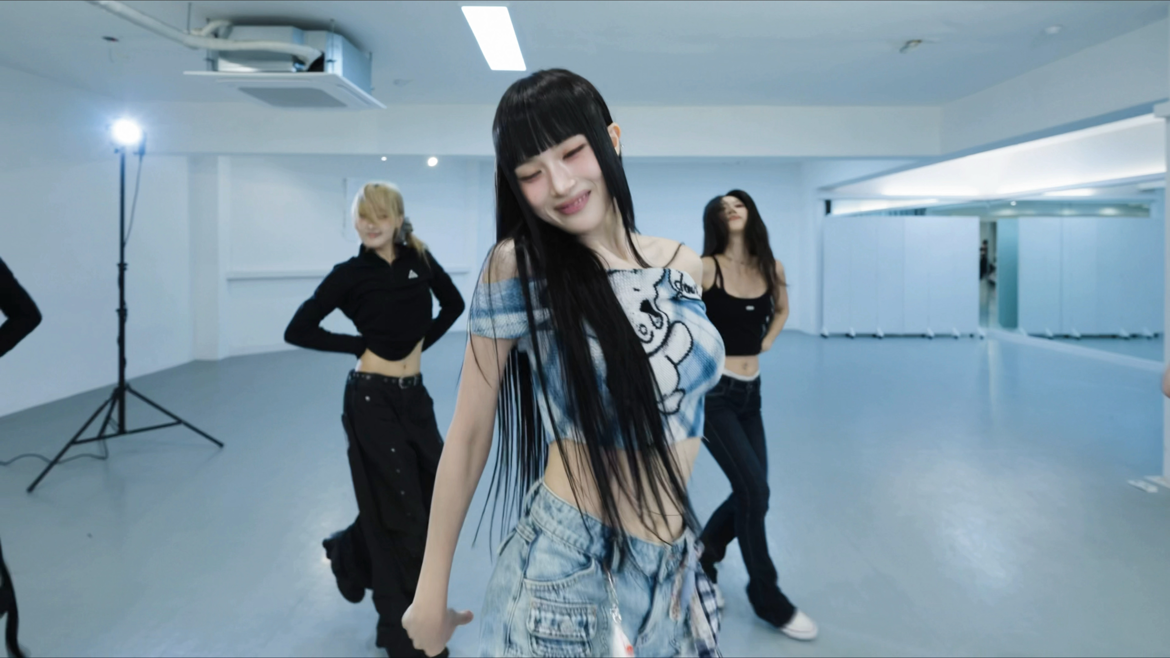 柳多恋(YOUDAYEON) 'Buddy' Dance Video