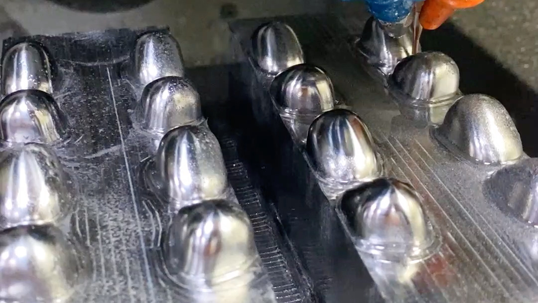 做精密塑胶模具 蓝牙耳机模具 15天打样,大家觉得够快吗?