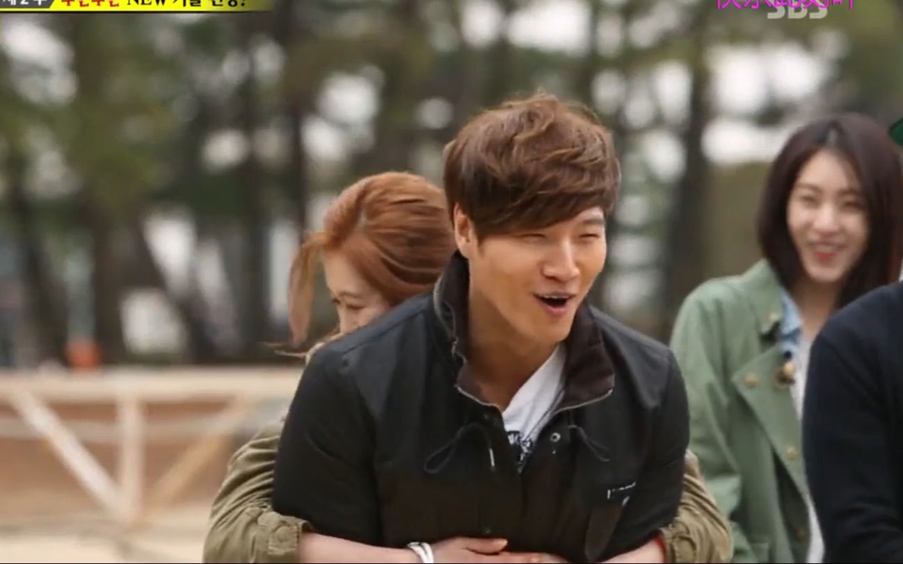 runningman大声喊着哥哥向帅气国冲过来吧金钟国高雅拉李沇熹