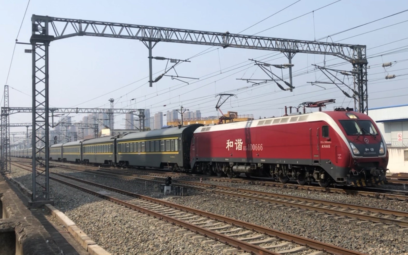 z334次车头车尾要数过多