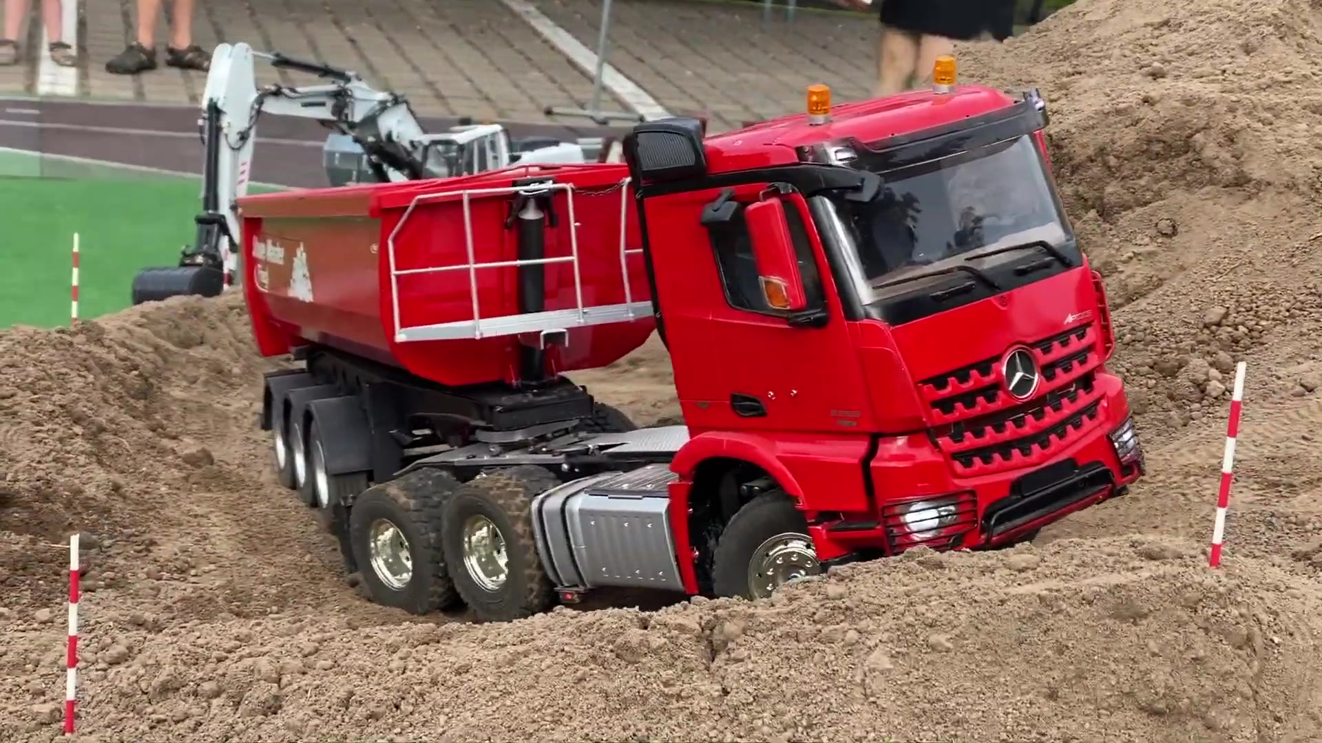 rc遥控奔驰6x6卡车_哔哩哔哩_bilibili