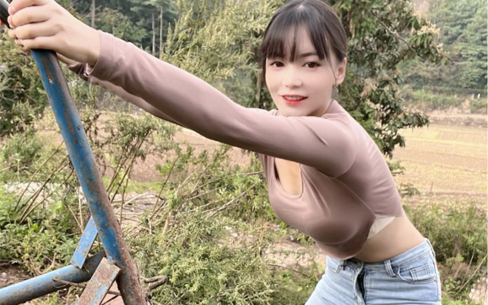 清纯甜美的农村姑娘,上的厅堂下得厨房