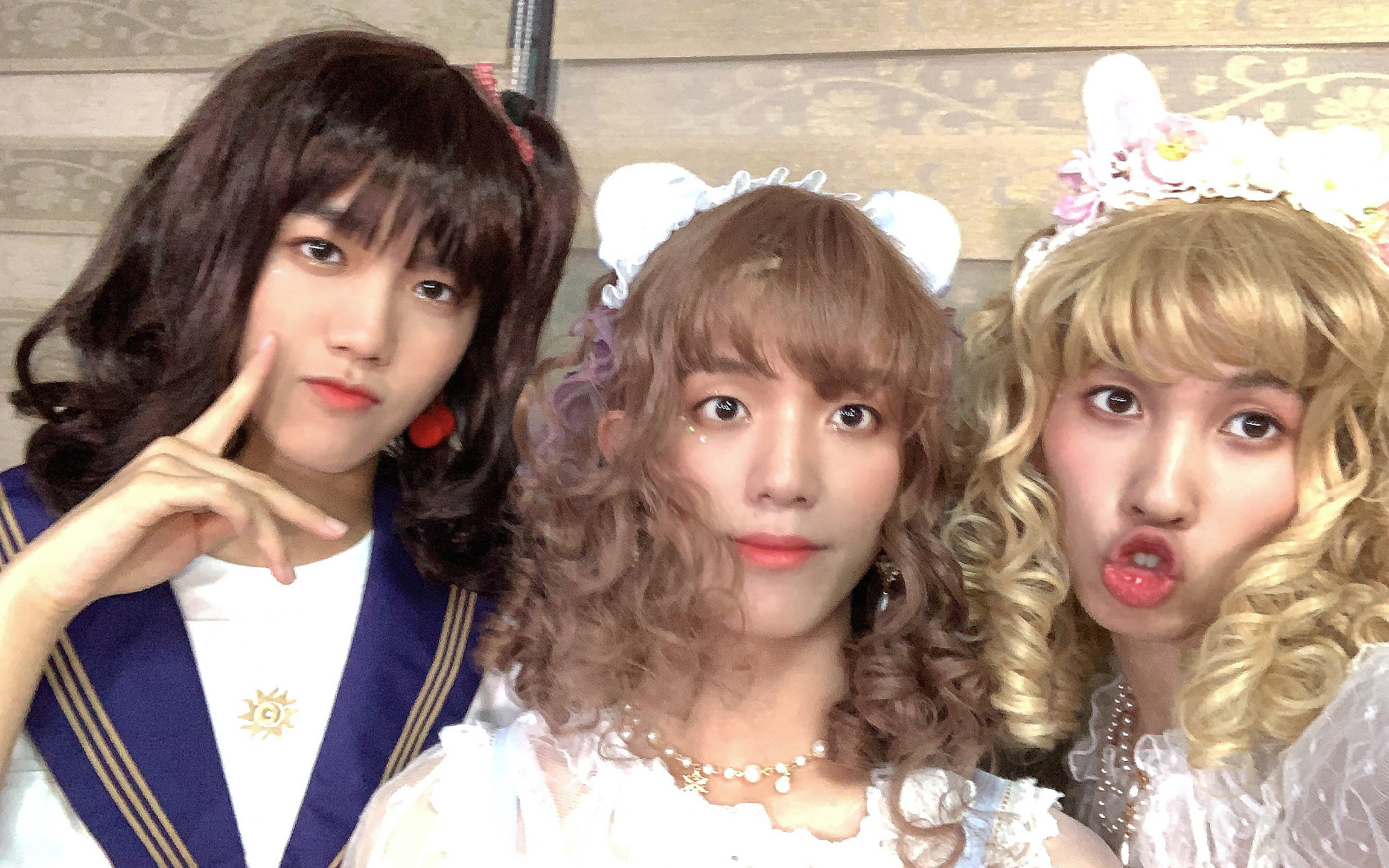 国产男团女装翻跳粉墨青3创3姐姐女团舞,包含翻唱部分姐姐舞太魔性!