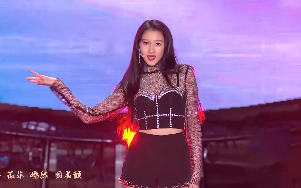 关晓彤热舞《我怎么这么好看》性感火辣 ,大长腿太迷人