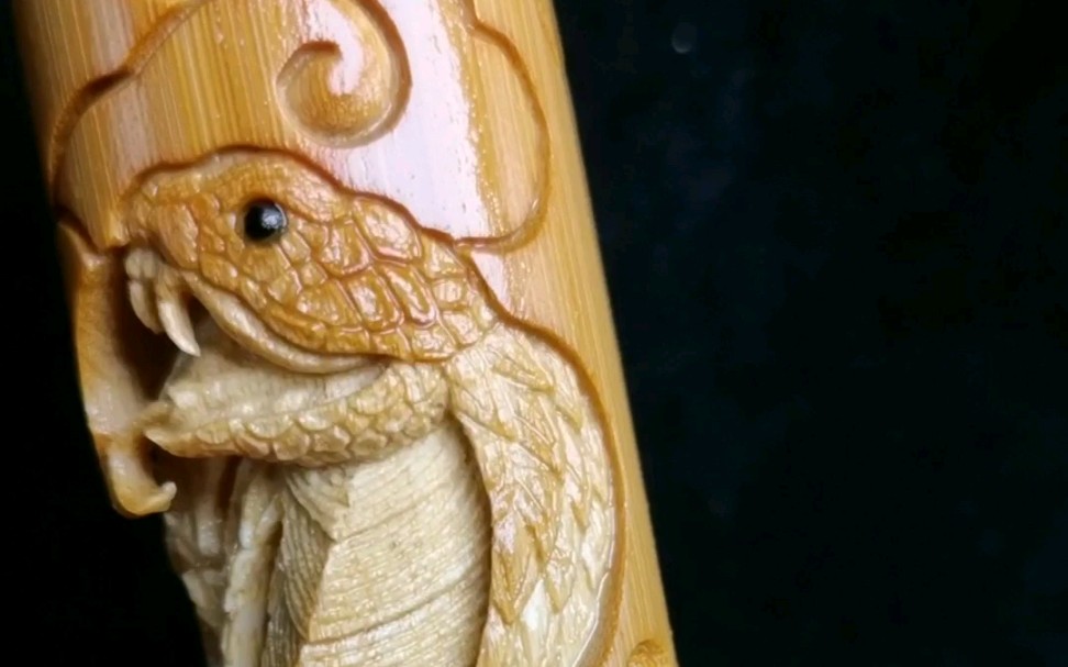 手工雕刻 蛇 竹雕 文玩 把件 #手工雕刻 #匠人精神 #竹根雕_哔哩哔哩