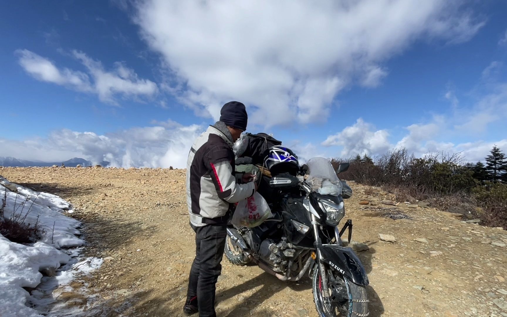 冬季摩旅西藏日记,经历完摔车后继续出发甲应村,天路的美景此生第一次