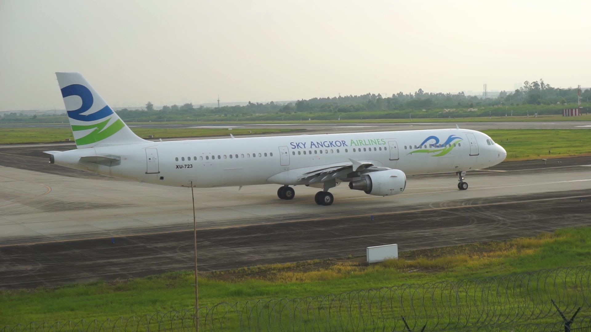 柬埔寨天空吴哥航空空客A321在双流机场起飞,这飞机看着挺清爽的哔哩哔哩bilibili