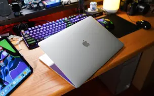 Video herunterladen: 「落落」曾经发布后最饱受争议的MacBook Pro