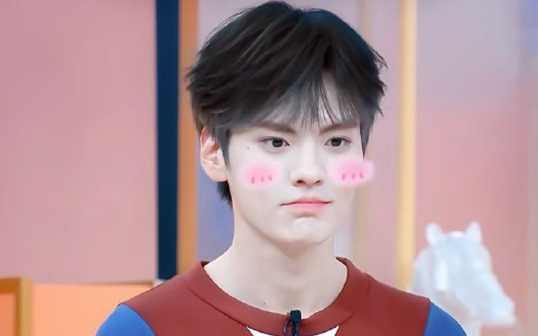 【口红王子】毕雯珺"double kill" 毕雯珺给沈梦辰化卧蚕 贴假睫毛