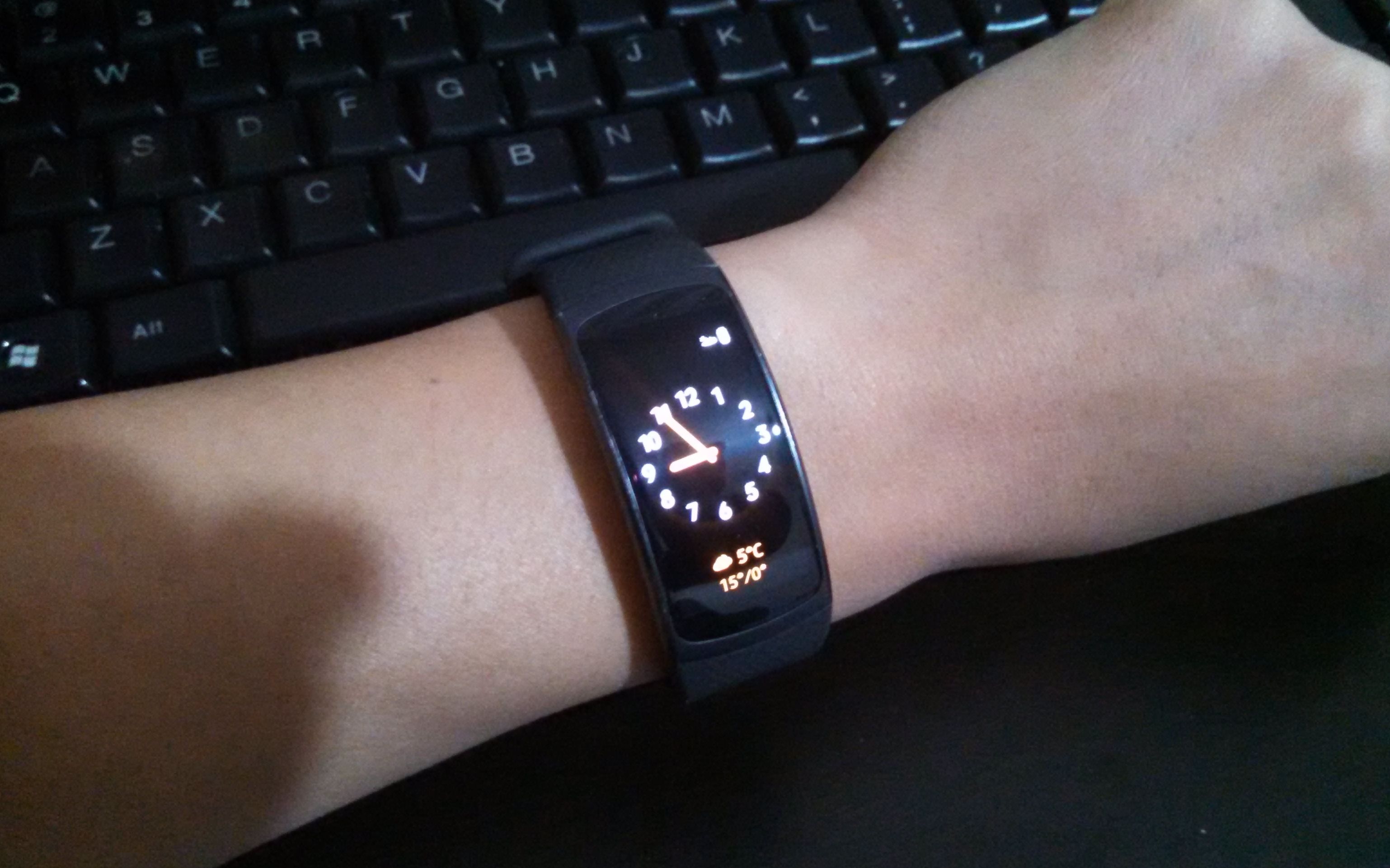 开箱三星gearfit2智能手环