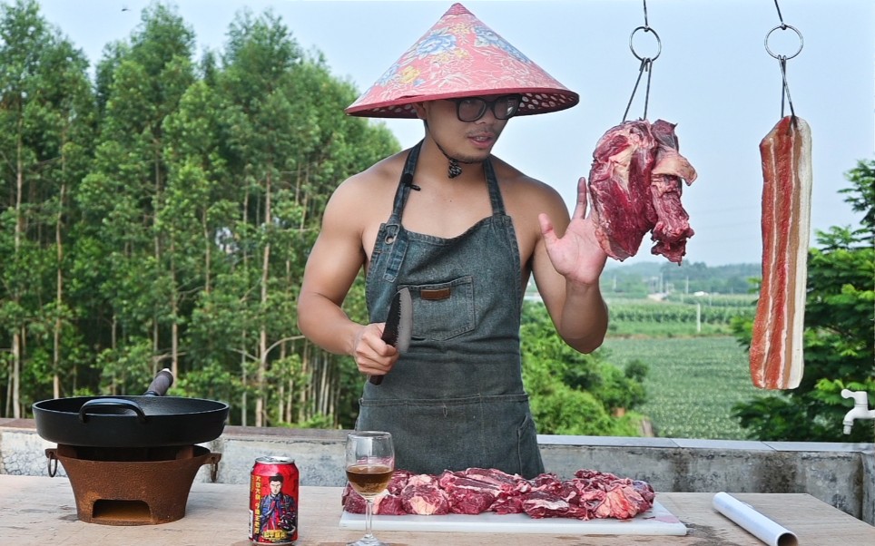 十斤牛肉一顿造人生一串小烧烤猪肉佬切掉边角料烤了吃过瘾