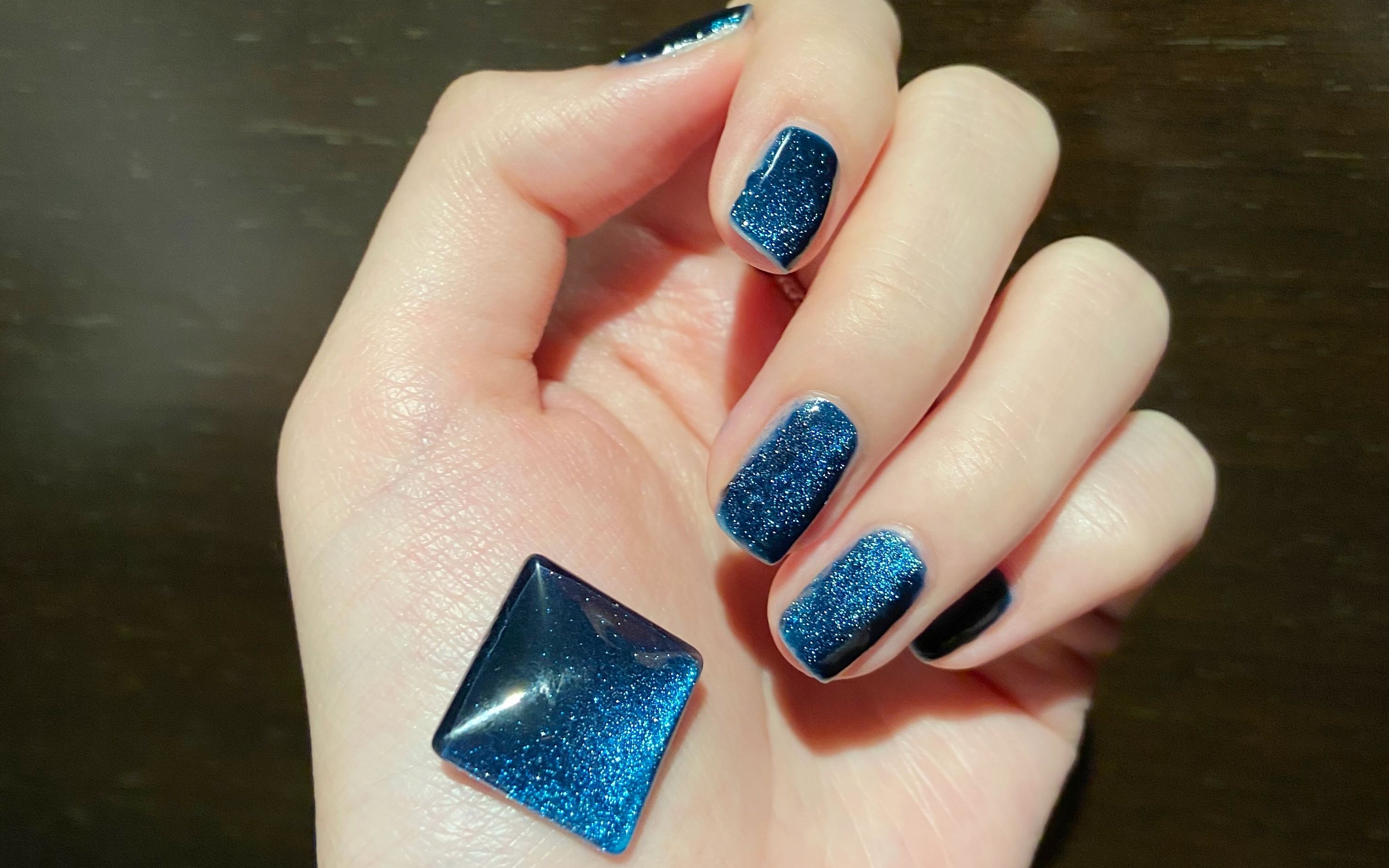 宛若丝绒 秋冬晶石猫眼美甲