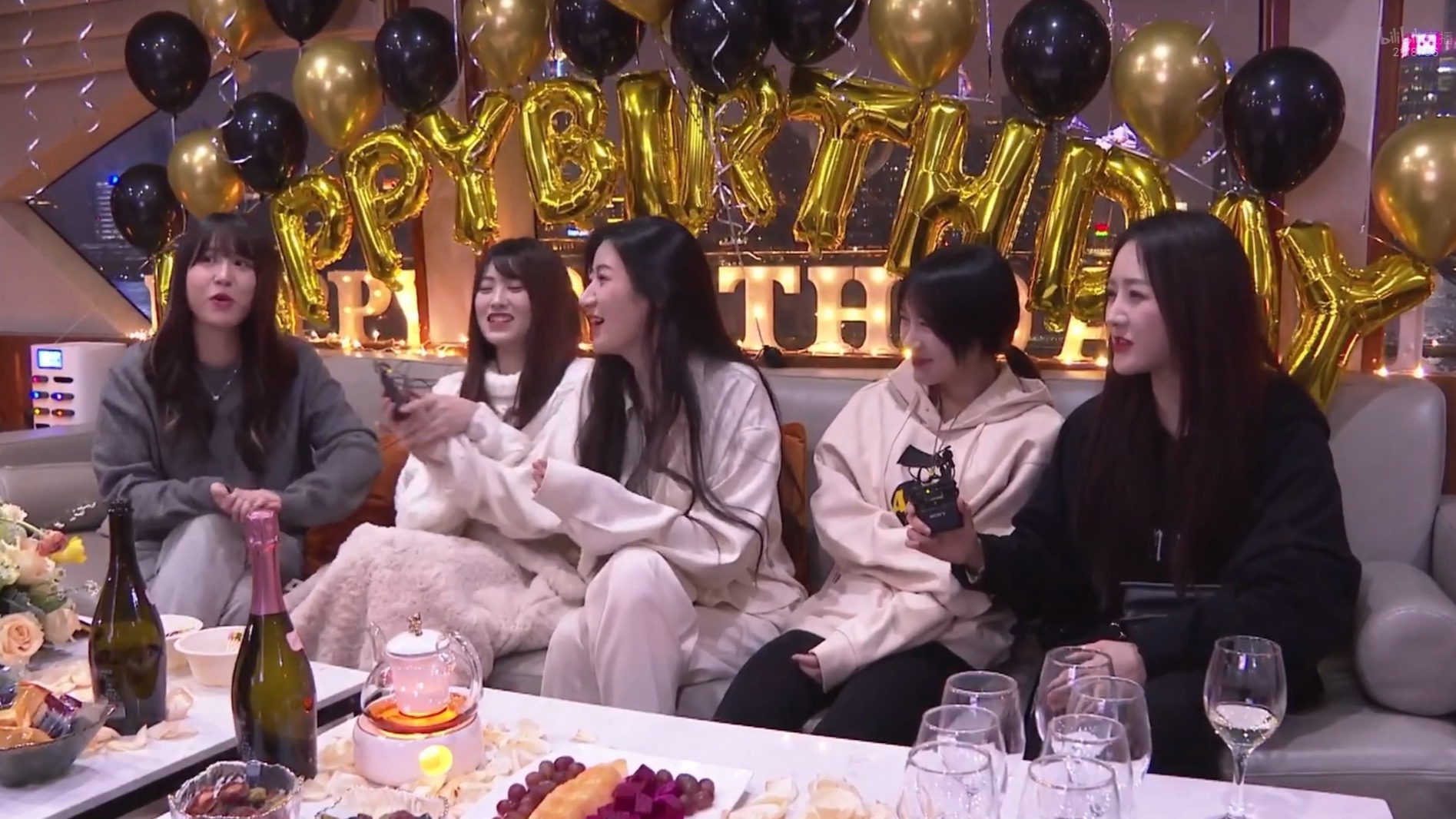 【张语格】李宇琪生日会直播:唱一首和月亮有关的歌 - "月亮粑粑.