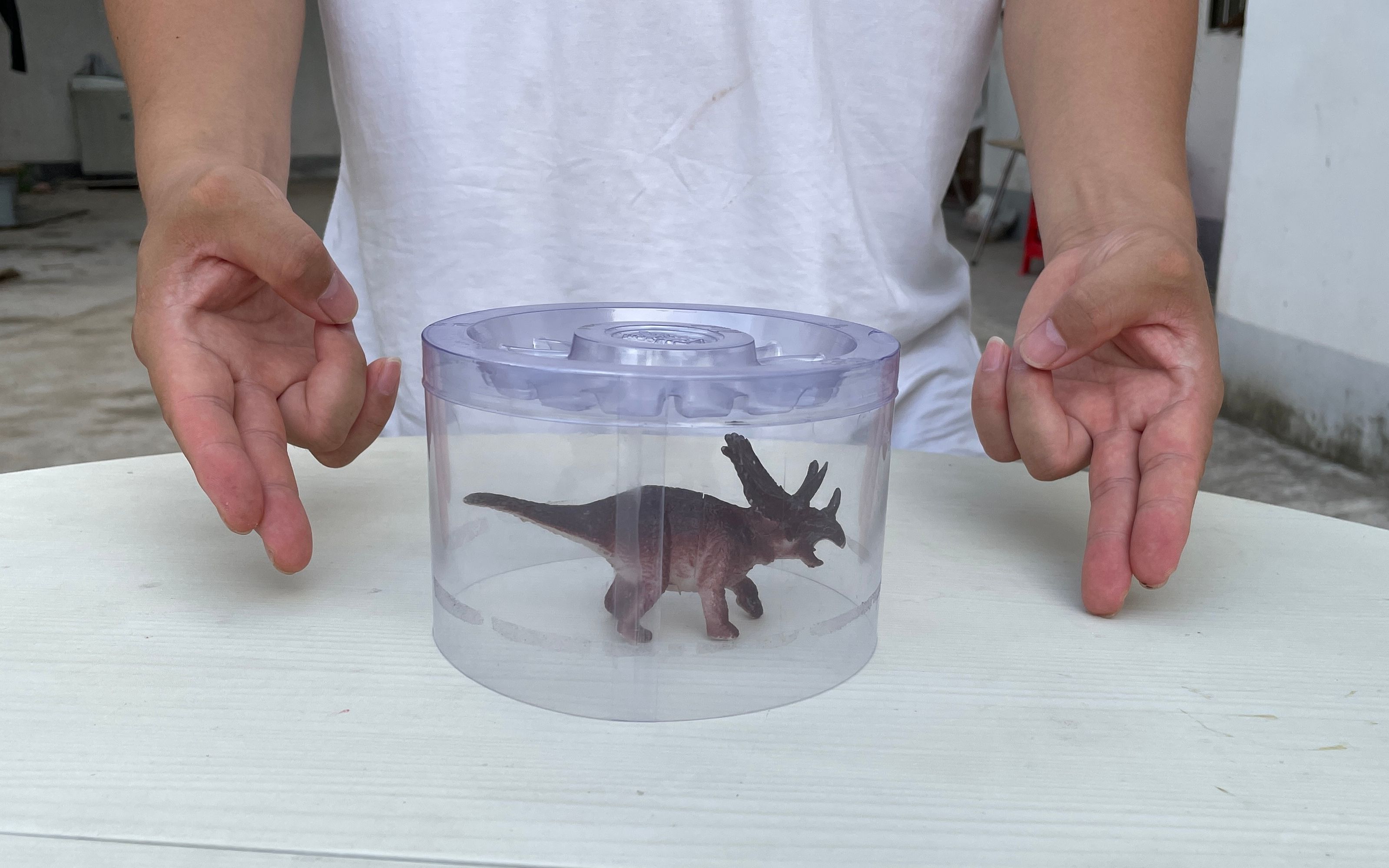 隔空移动物体很好玩哦学会逗朋友