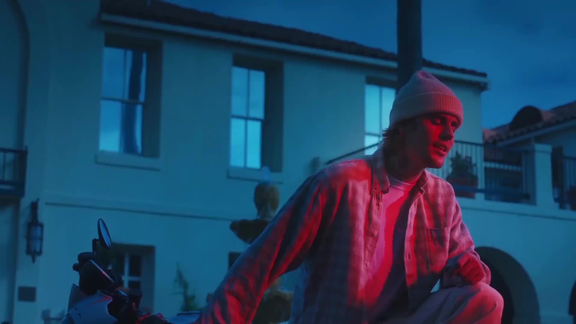 justin bieber《hold on》mv抽象解读 欧美音乐 潮流 搞笑 justin