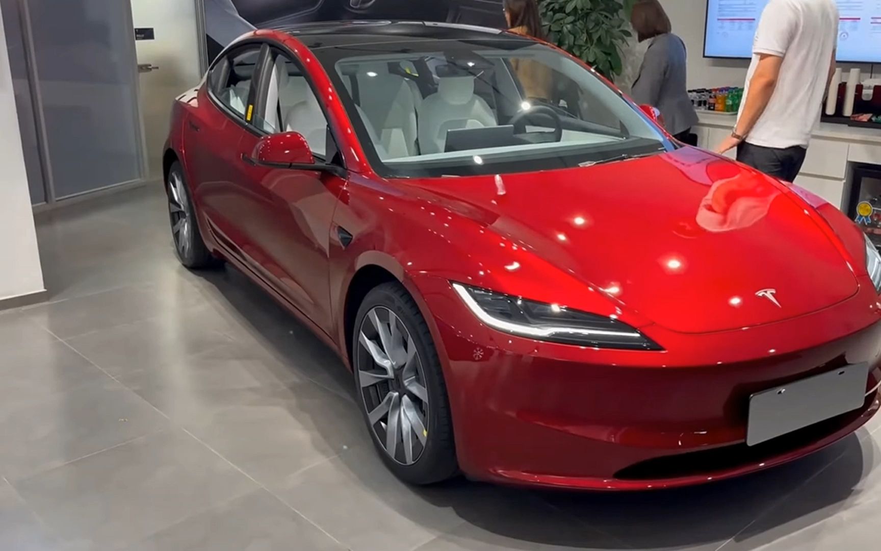 2021特斯拉落地价model3图片