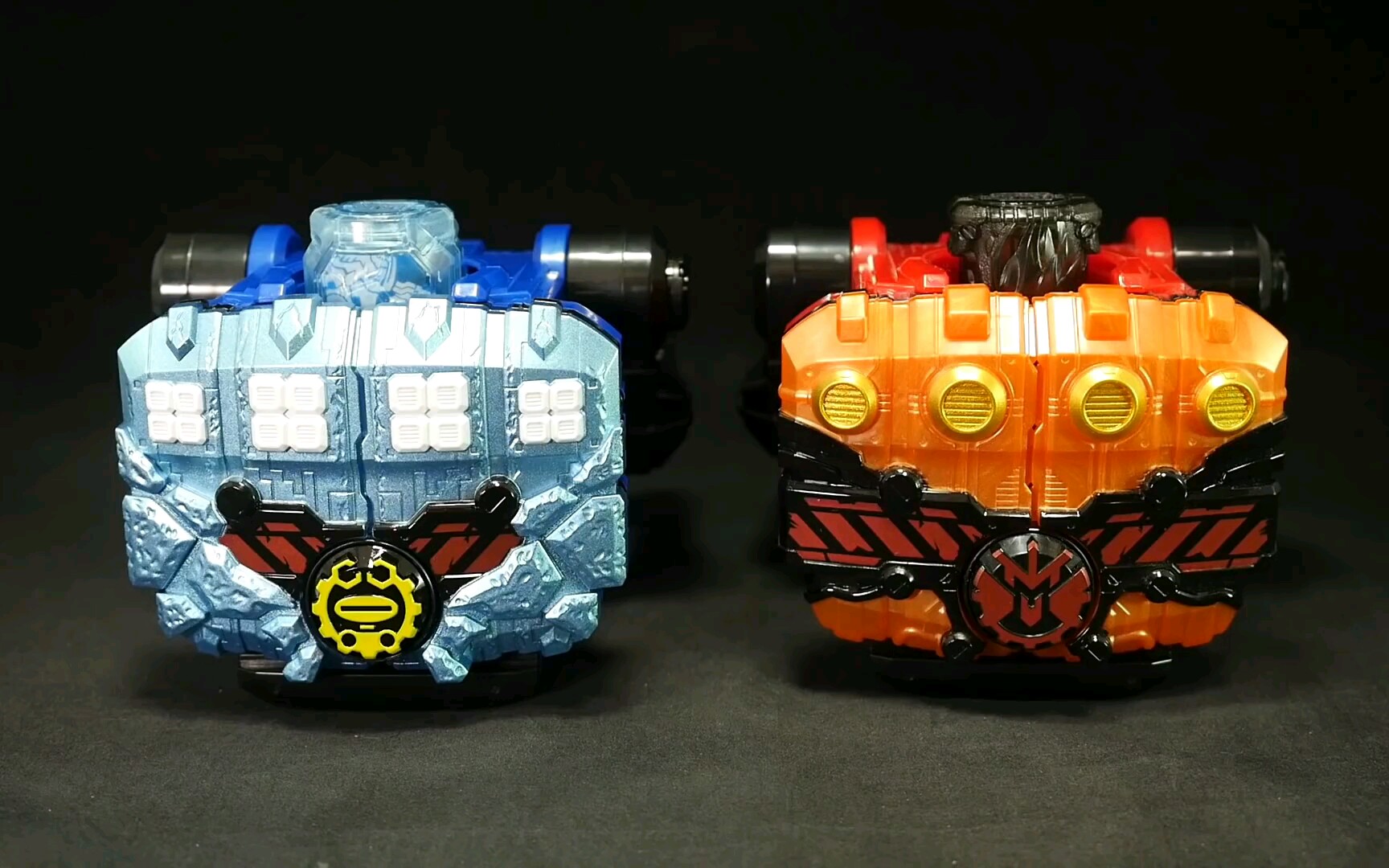 彻底比较假面骑士grease暴雪拳套假面骑士crossz爆炎拳套测评