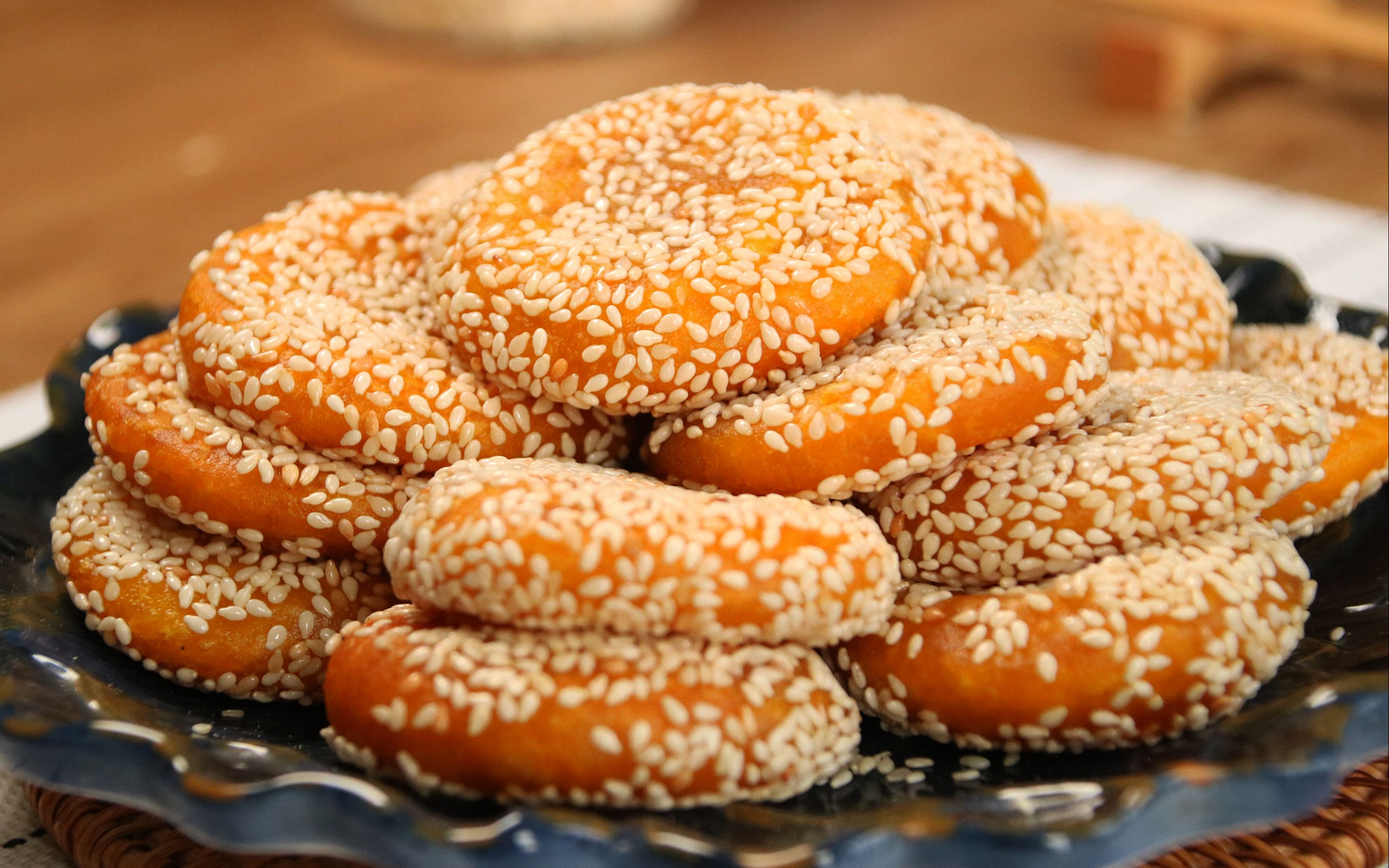 【南瓜芝麻饼做法】外酥里嫩,简单易做又好吃,还是儿时的那个味道